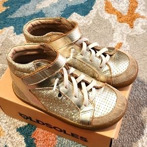 ADORABLE Sparkley Gold Sneakers EUC